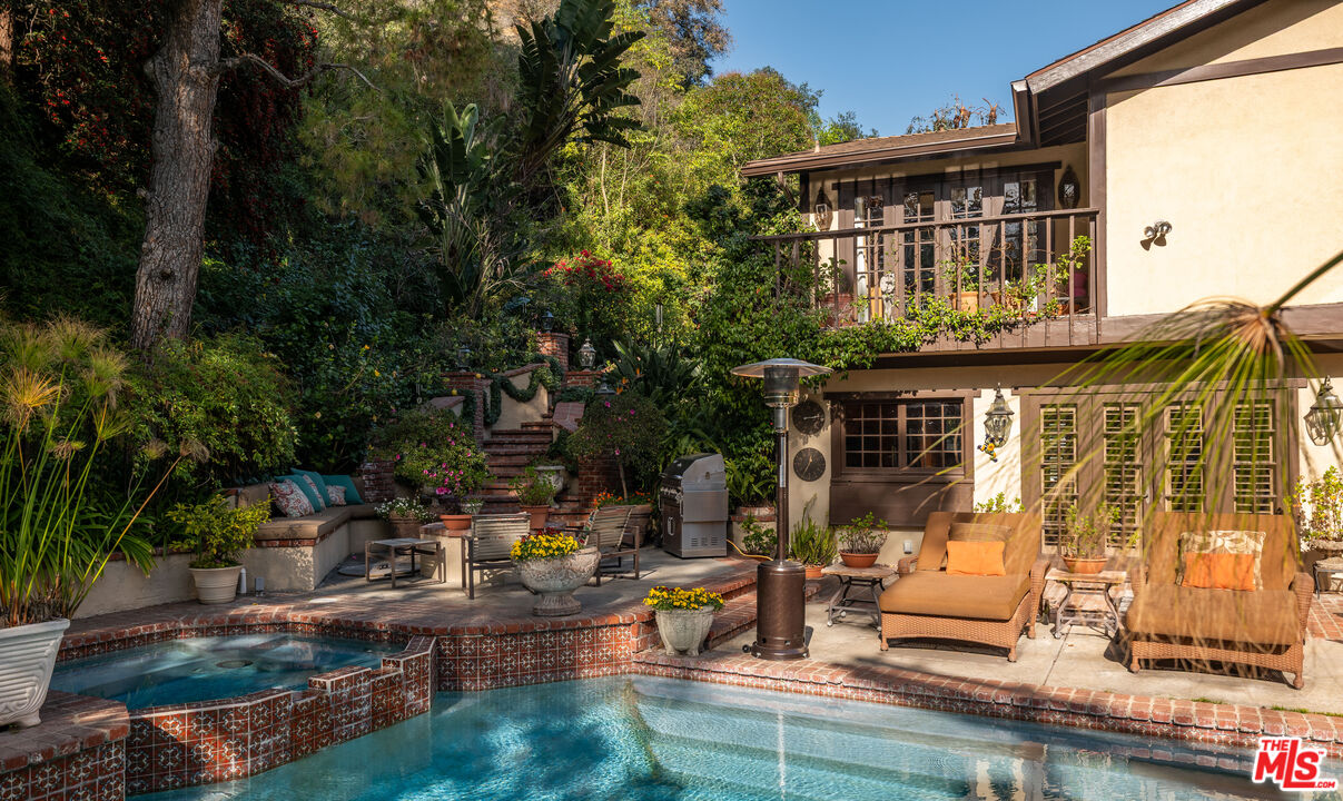 9415 Cherokee Ln, Beverly Hills