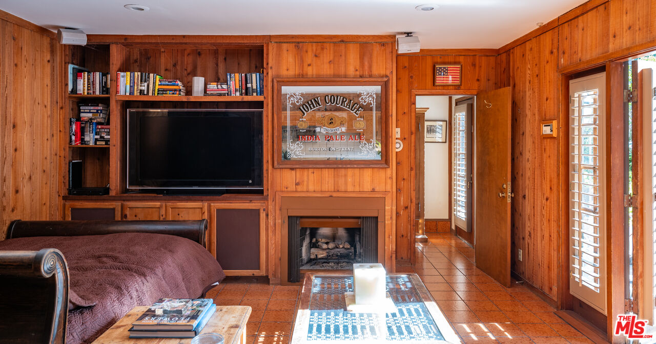 9415 Cherokee Ln, Beverly Hills