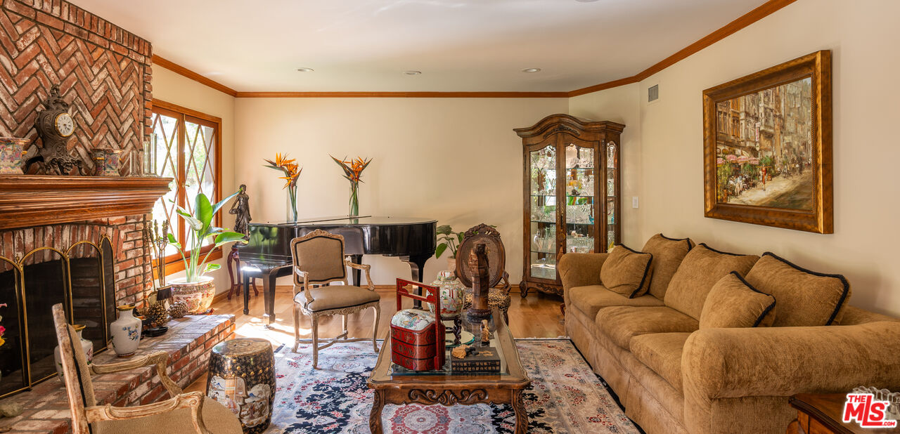 9415 Cherokee Ln, Beverly Hills