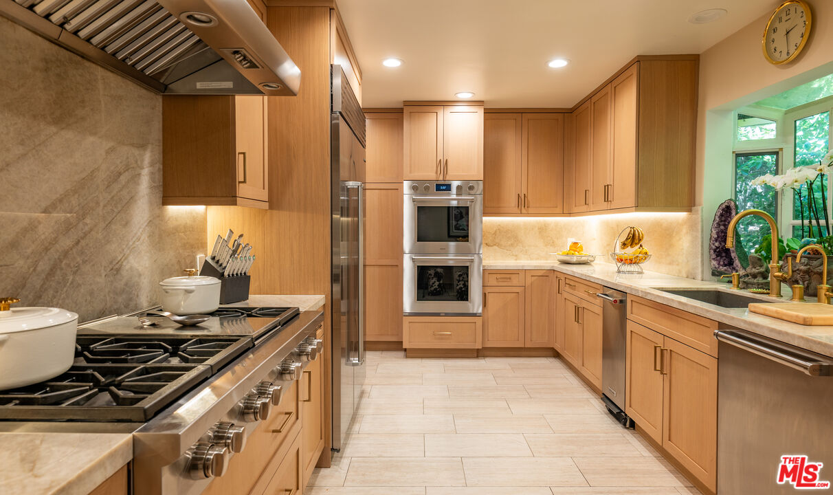 9415 Cherokee Ln, Beverly Hills