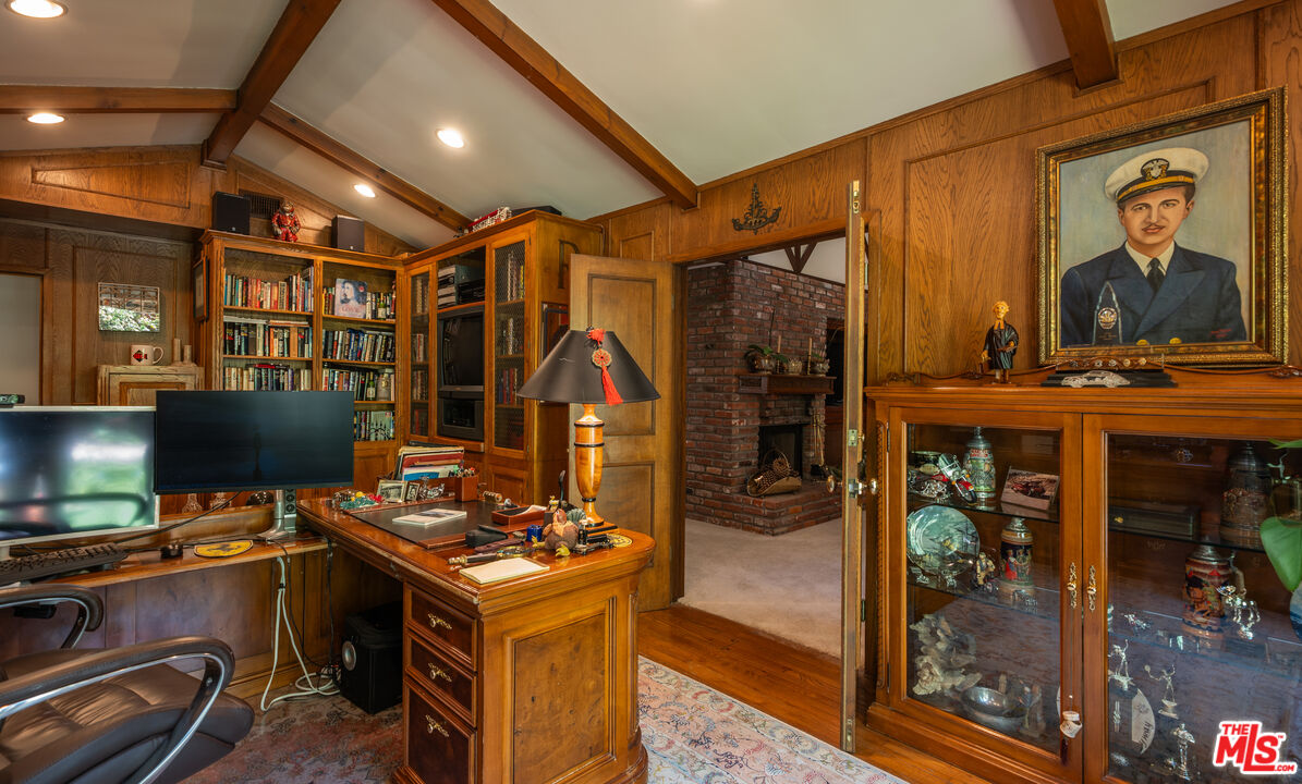 9415 Cherokee Ln, Beverly Hills