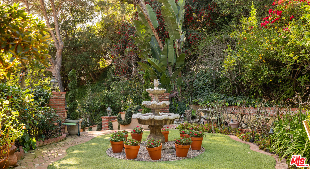 9415 Cherokee Ln, Beverly Hills