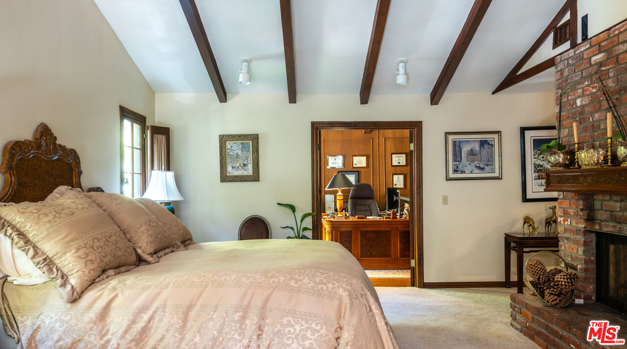 9415 Cherokee Ln, Beverly Hills