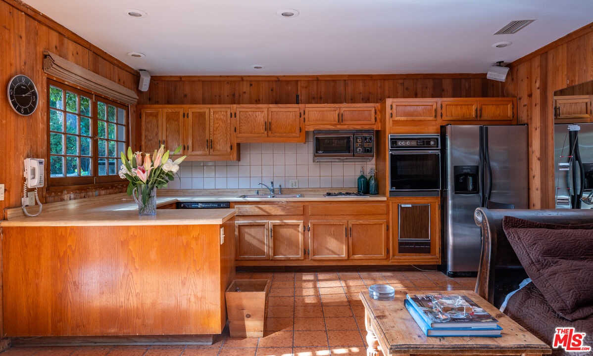 9415 Cherokee Ln, Beverly Hills