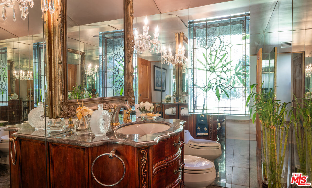 9415 Cherokee Ln, Beverly Hills