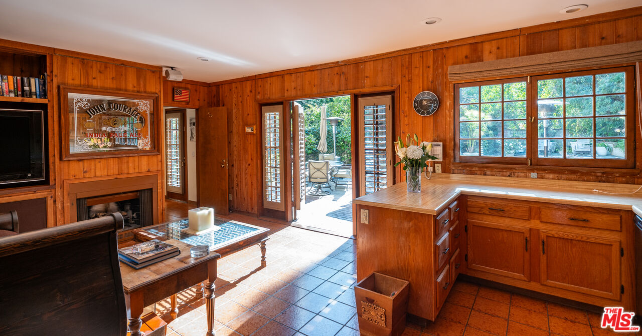 9415 Cherokee Ln, Beverly Hills