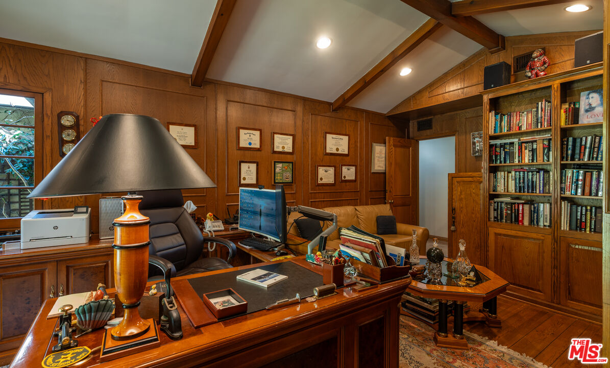 9415 Cherokee Ln, Beverly Hills