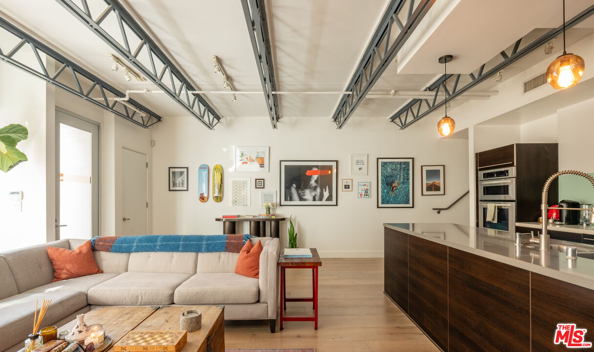 1250 N Harper Ave Unit: 411