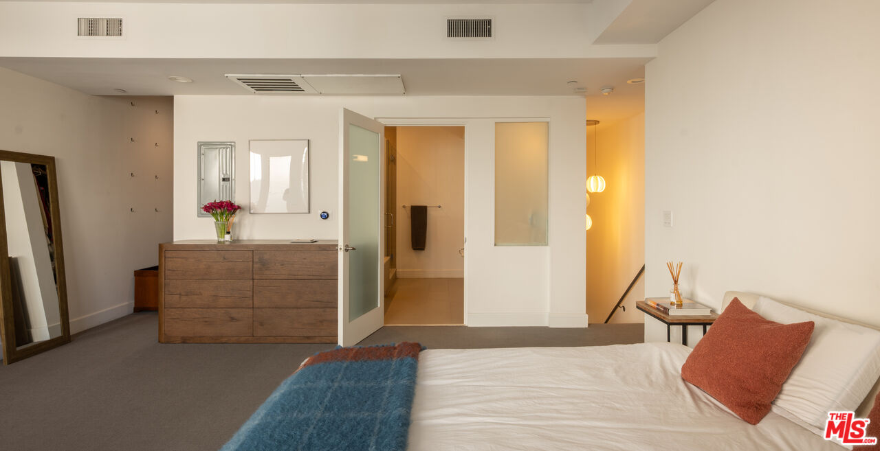 1250 N Harper Ave Unit: 411