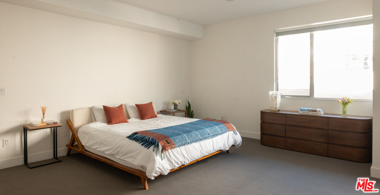 1250 N Harper Ave Unit: 411