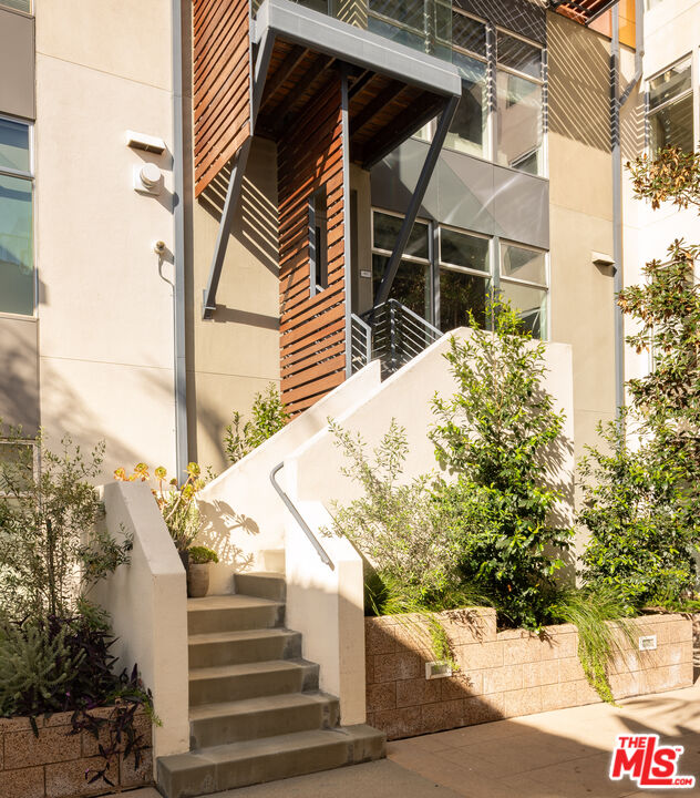 1250 N Harper Ave Unit: 411