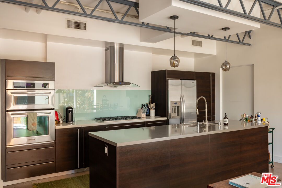 1250 N Harper Ave Unit: 411