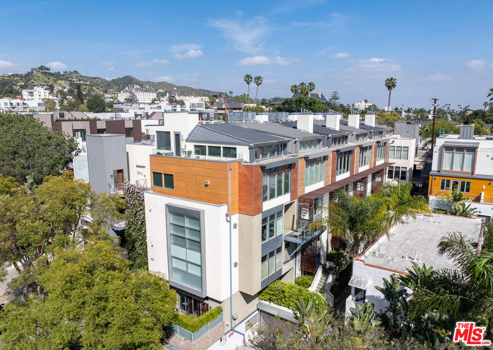 1250 N Harper Ave Unit: 411