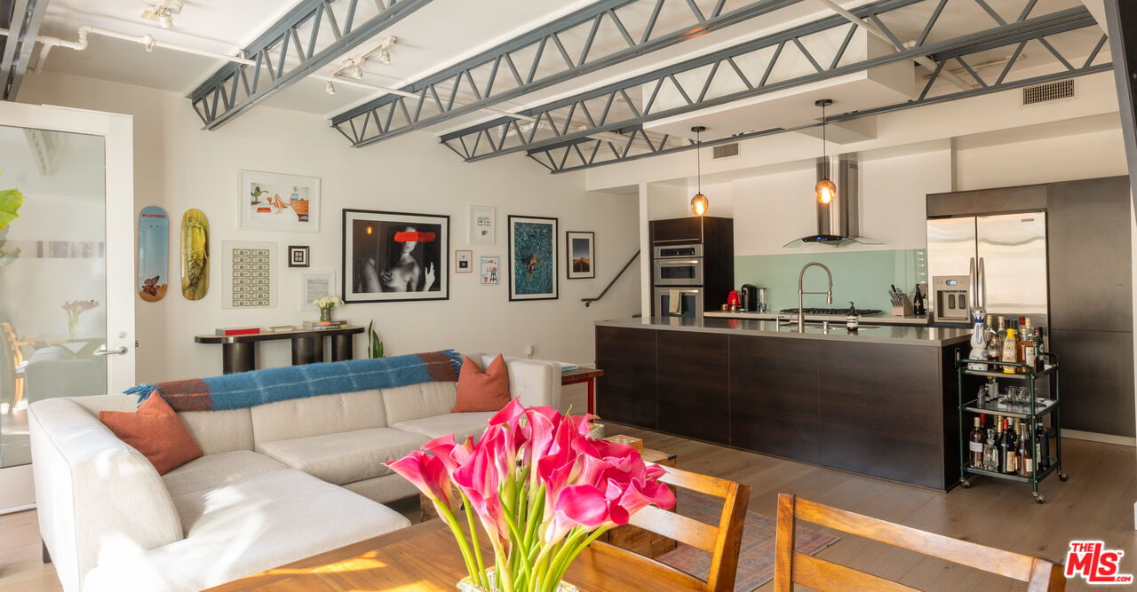 1250 N Harper Ave Unit: 411