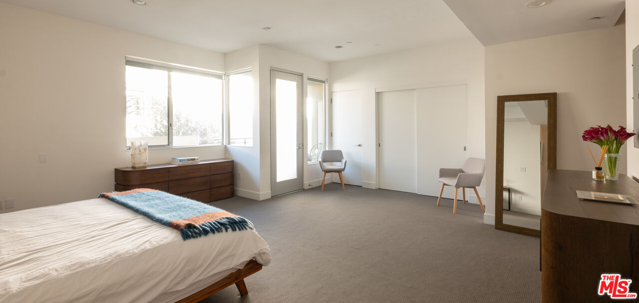 1250 N Harper Ave Unit: 411