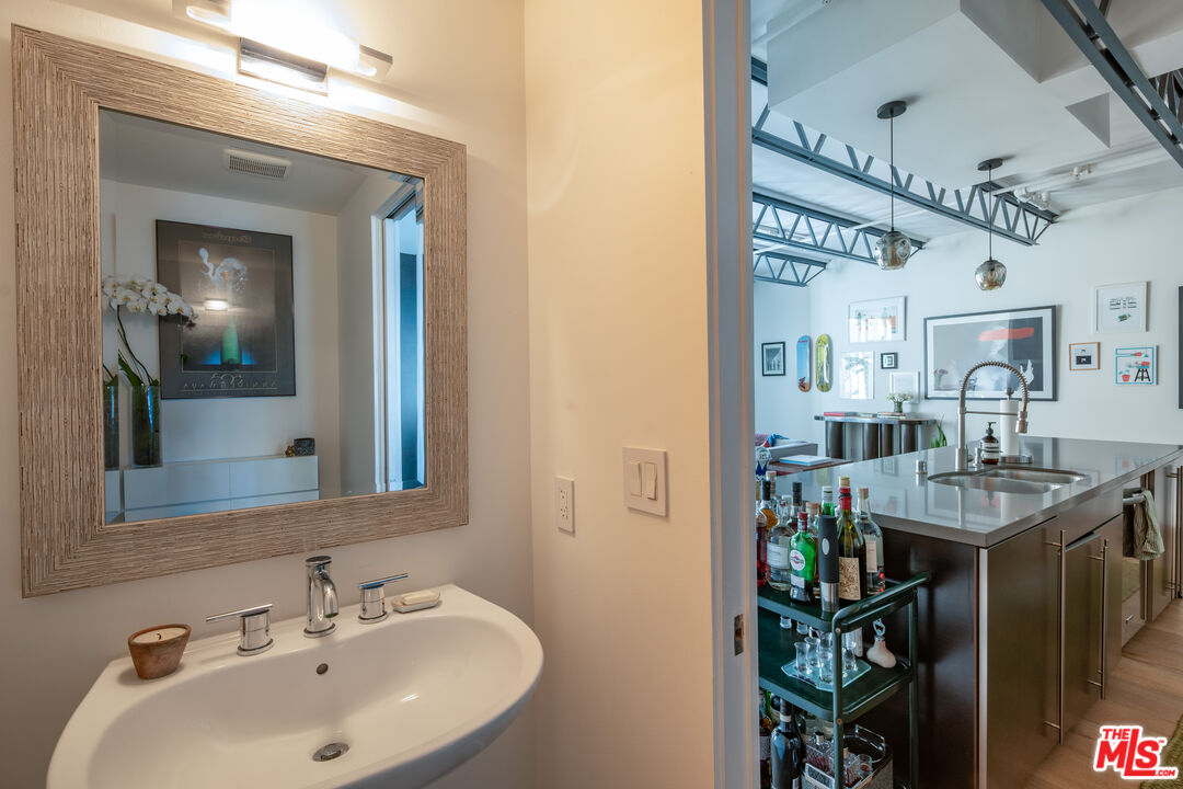 1250 N Harper Ave Unit: 411