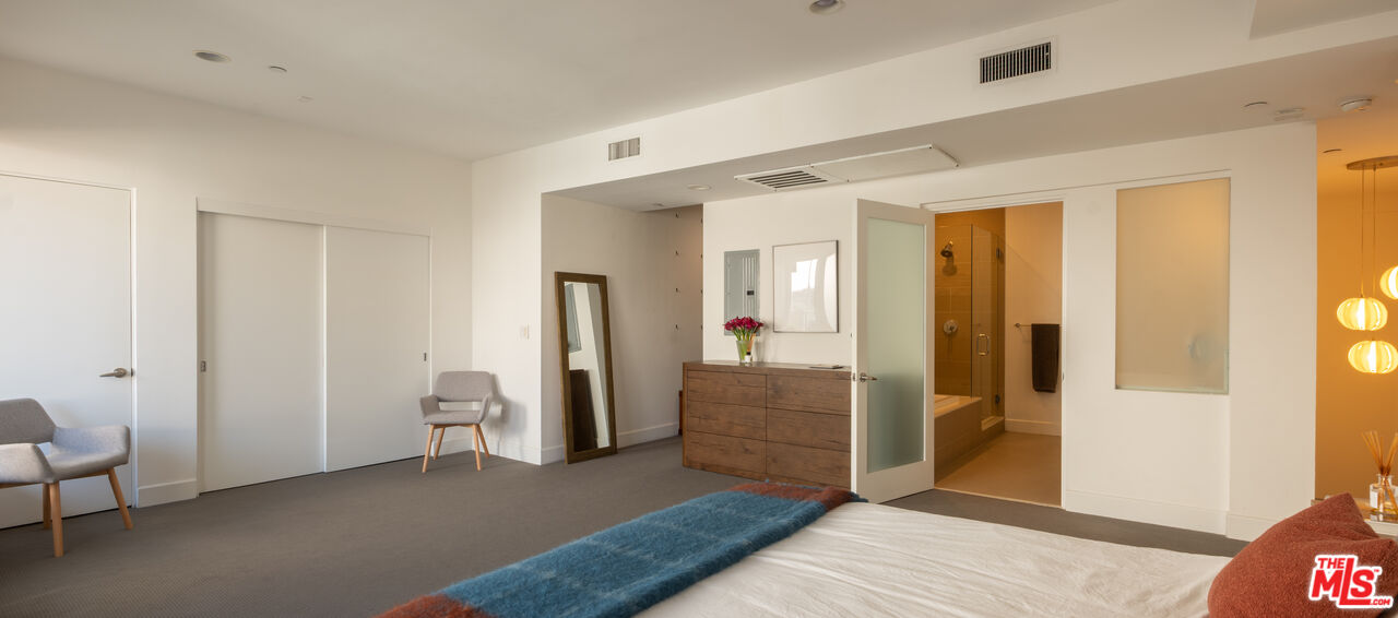 1250 N Harper Ave Unit: 411