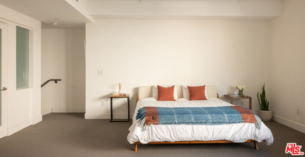 1250 N Harper Ave Unit: 411