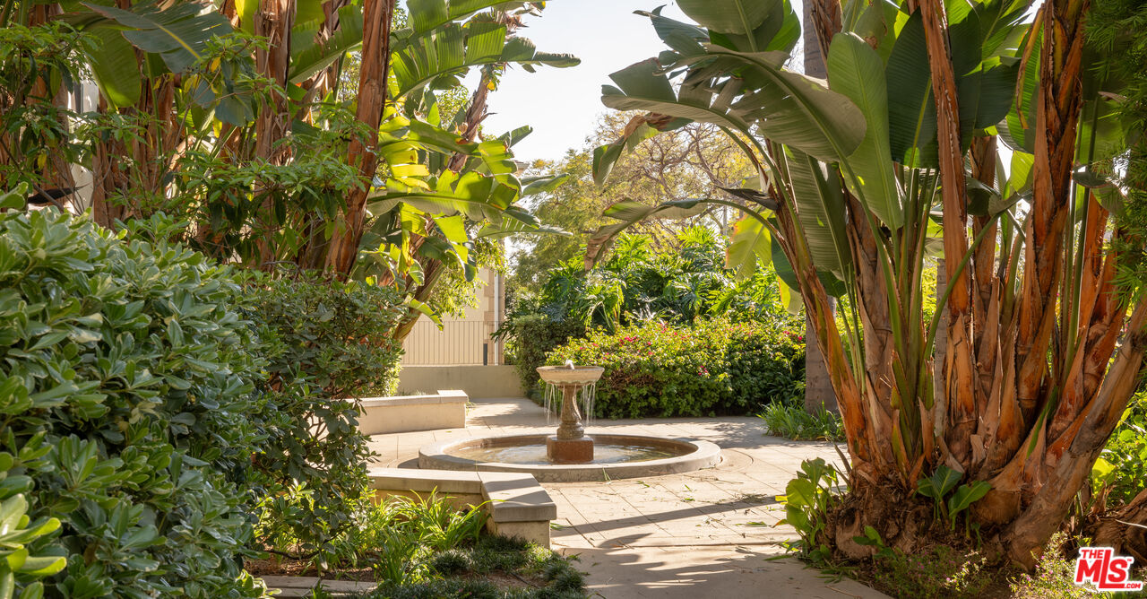 1250 N Harper Ave Unit: 411