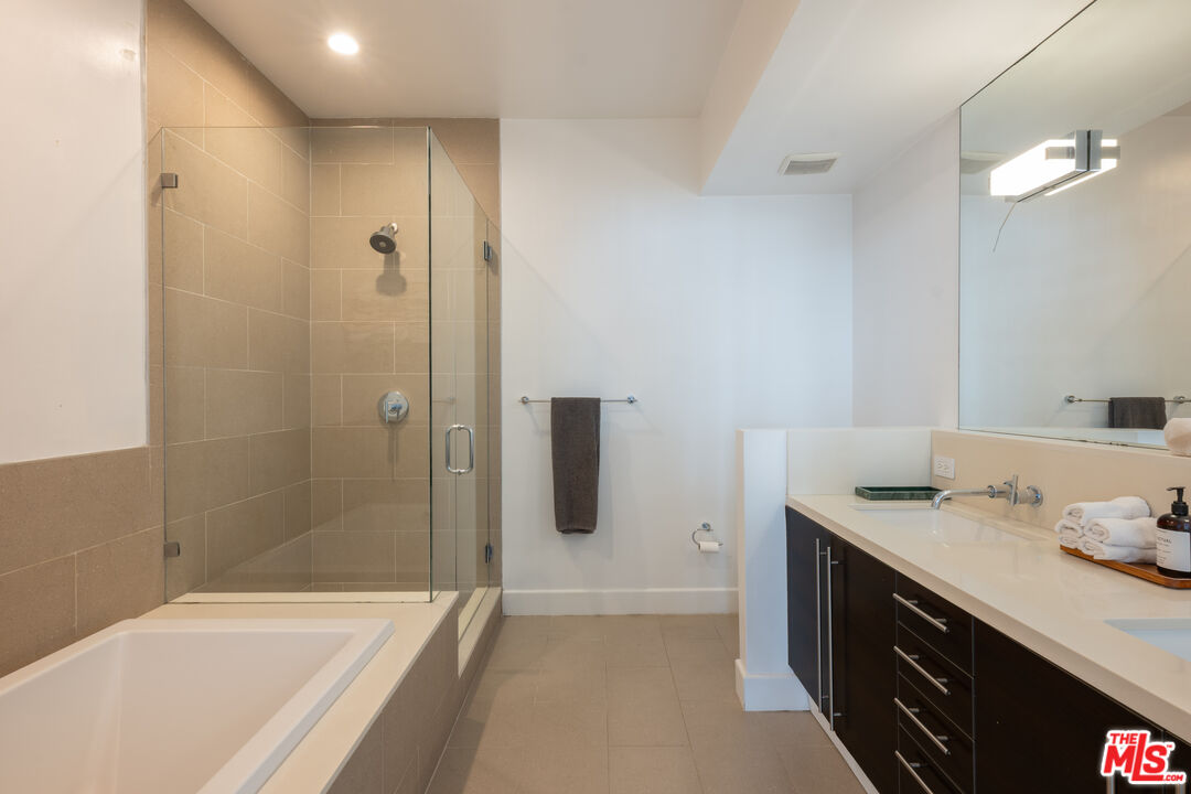 1250 N Harper Ave Unit: 411