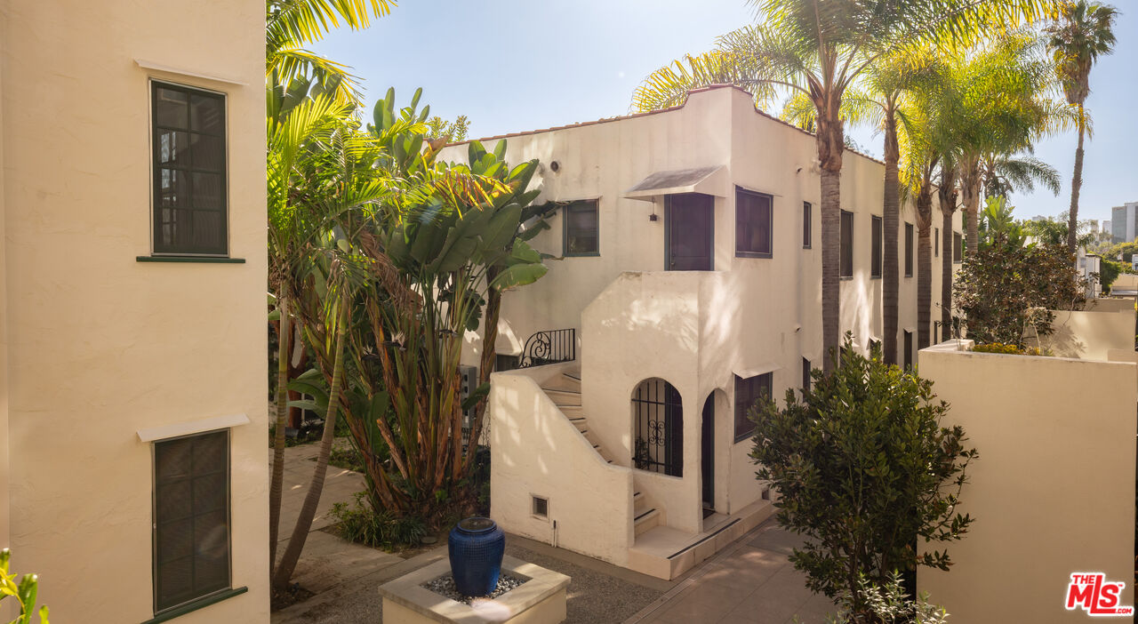 1250 N Harper Ave Unit: 411