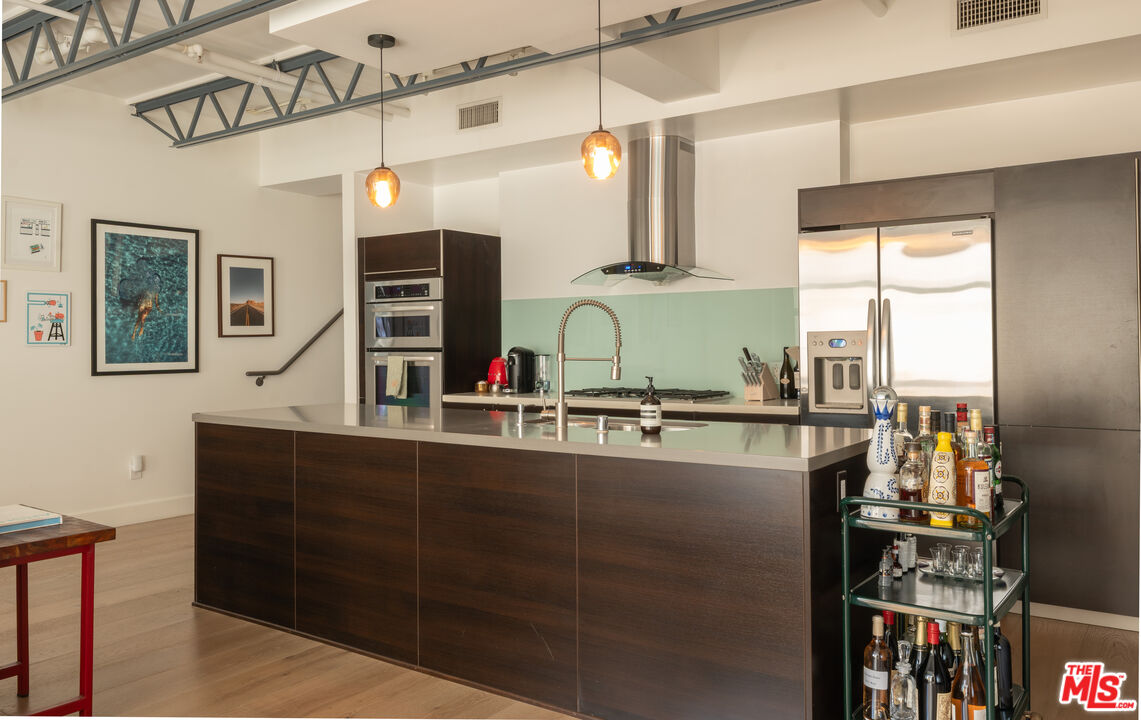 1250 N Harper Ave Unit: 411