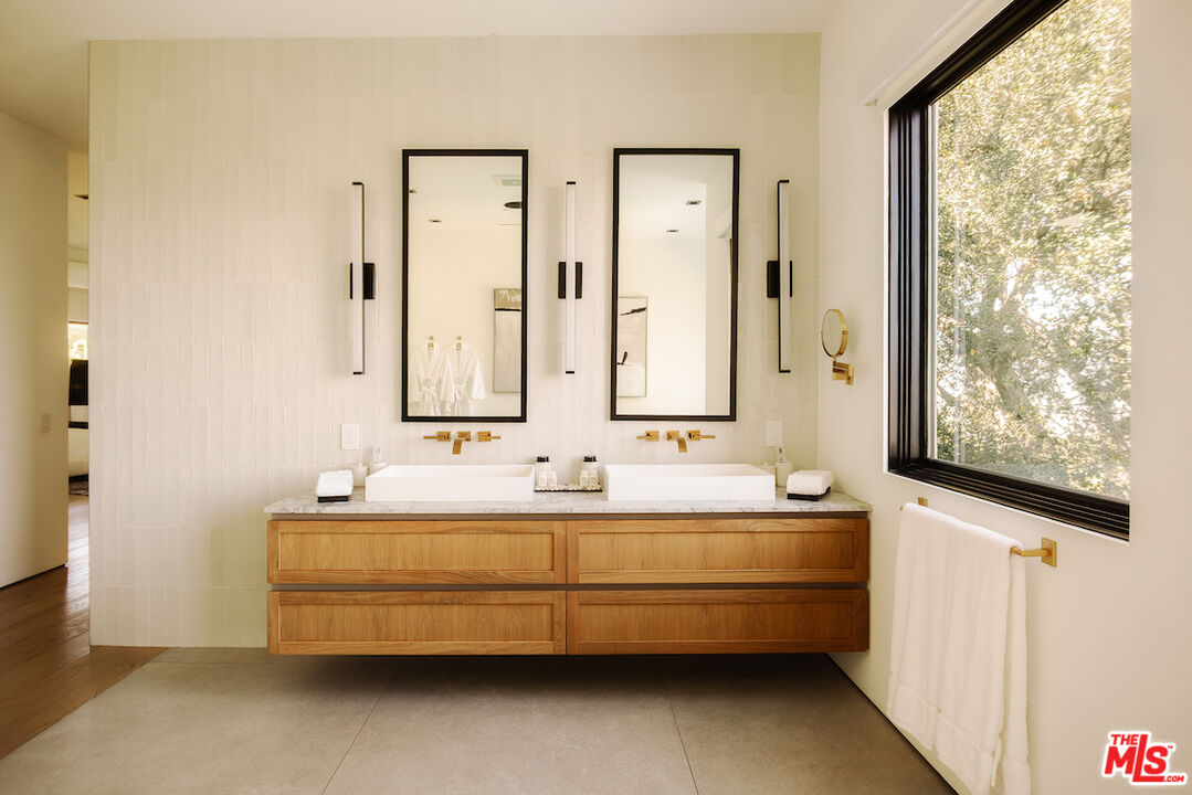 13331 Mulholland Dr, Beverly Hills