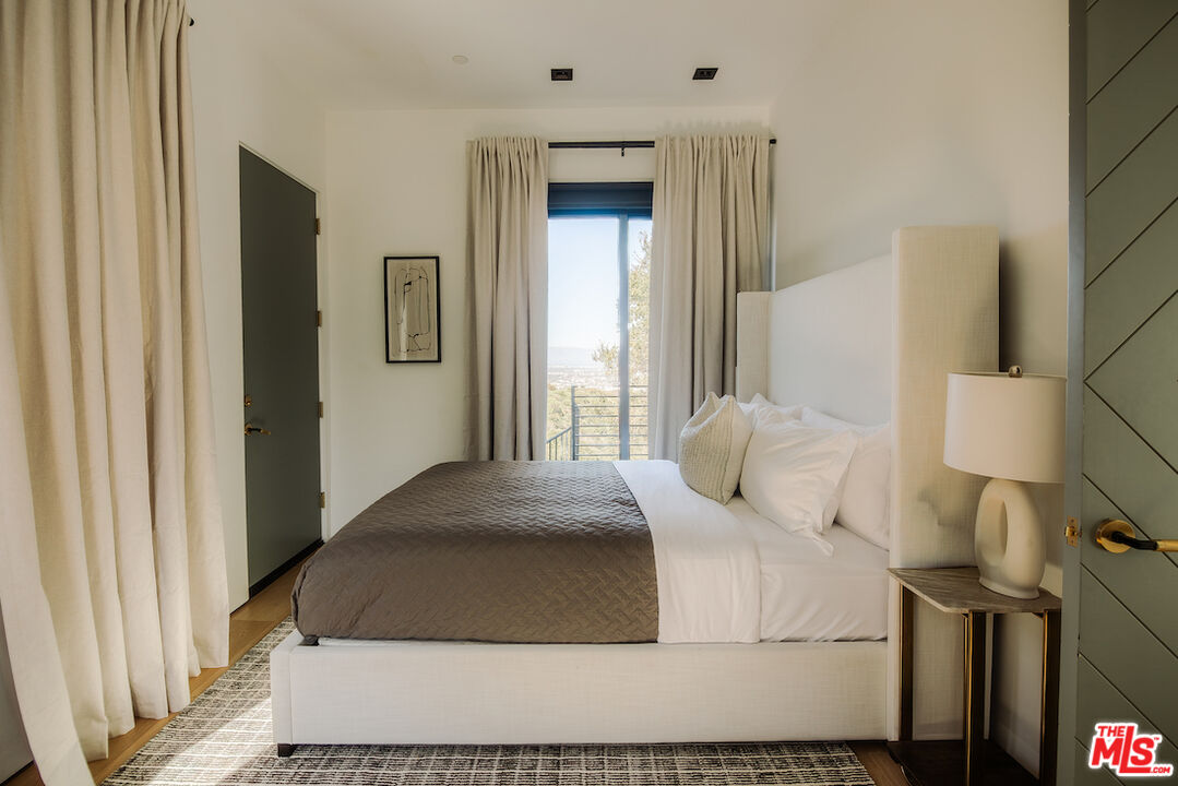 13331 Mulholland Dr, Beverly Hills