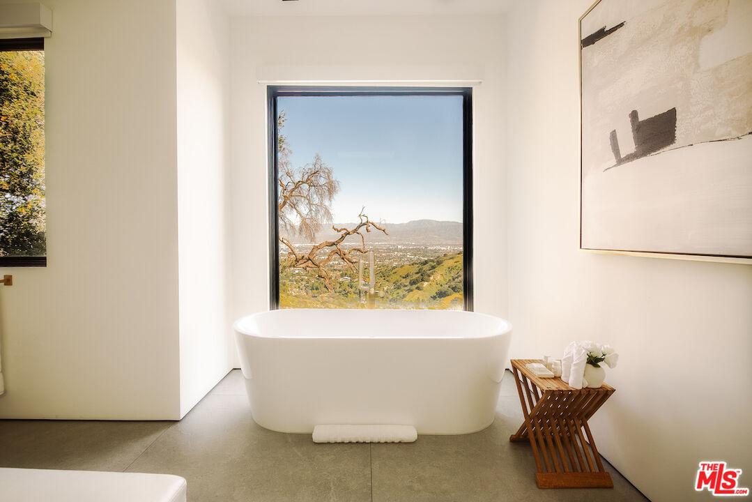 13331 Mulholland Dr, Beverly Hills