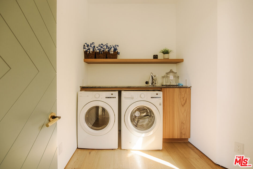 13331 Mulholland Dr, Beverly Hills