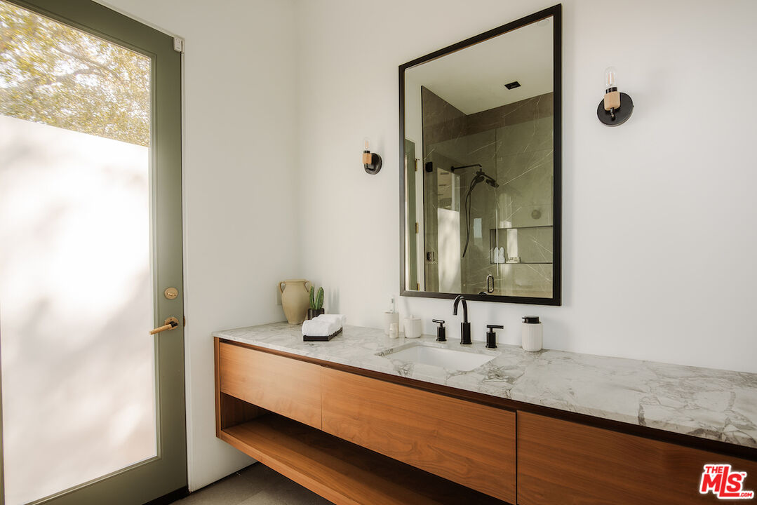 13331 Mulholland Dr, Beverly Hills