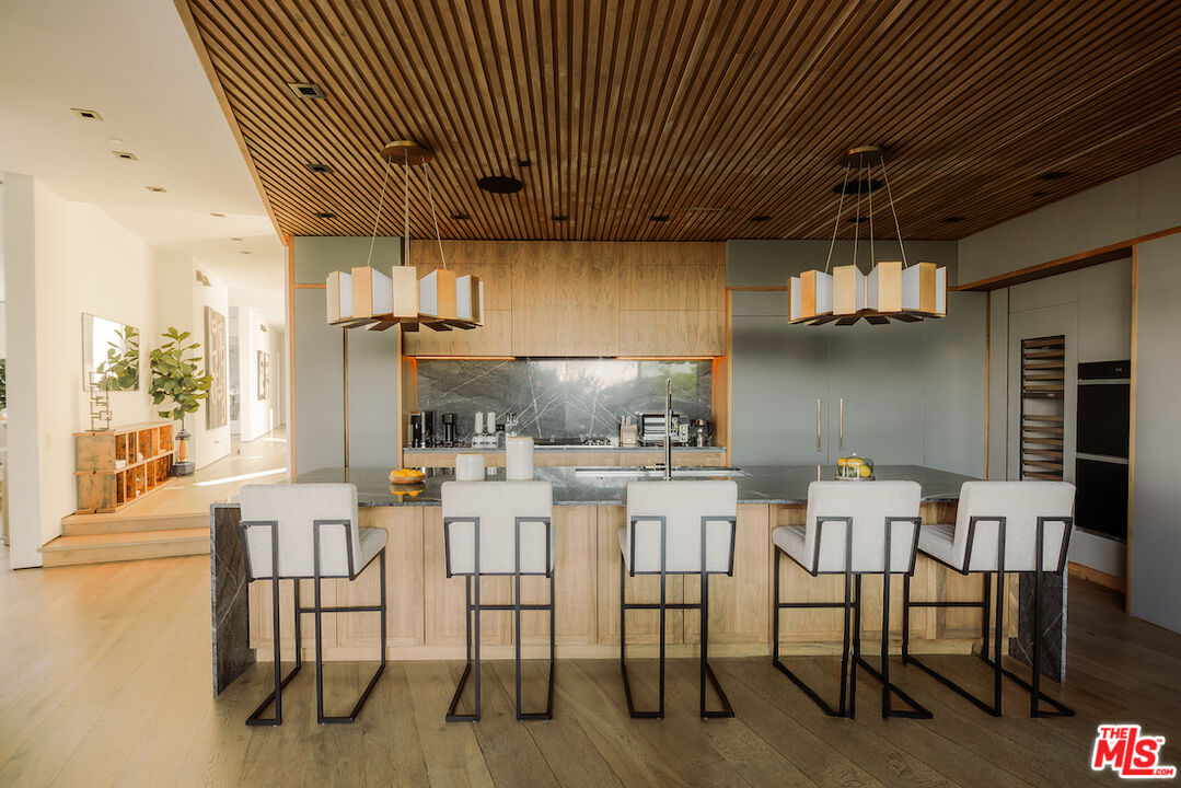 13331 Mulholland Dr, Beverly Hills