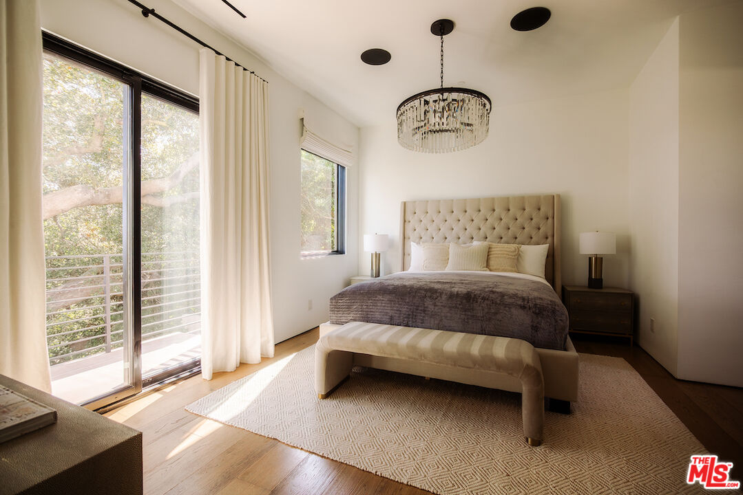 13331 Mulholland Dr, Beverly Hills