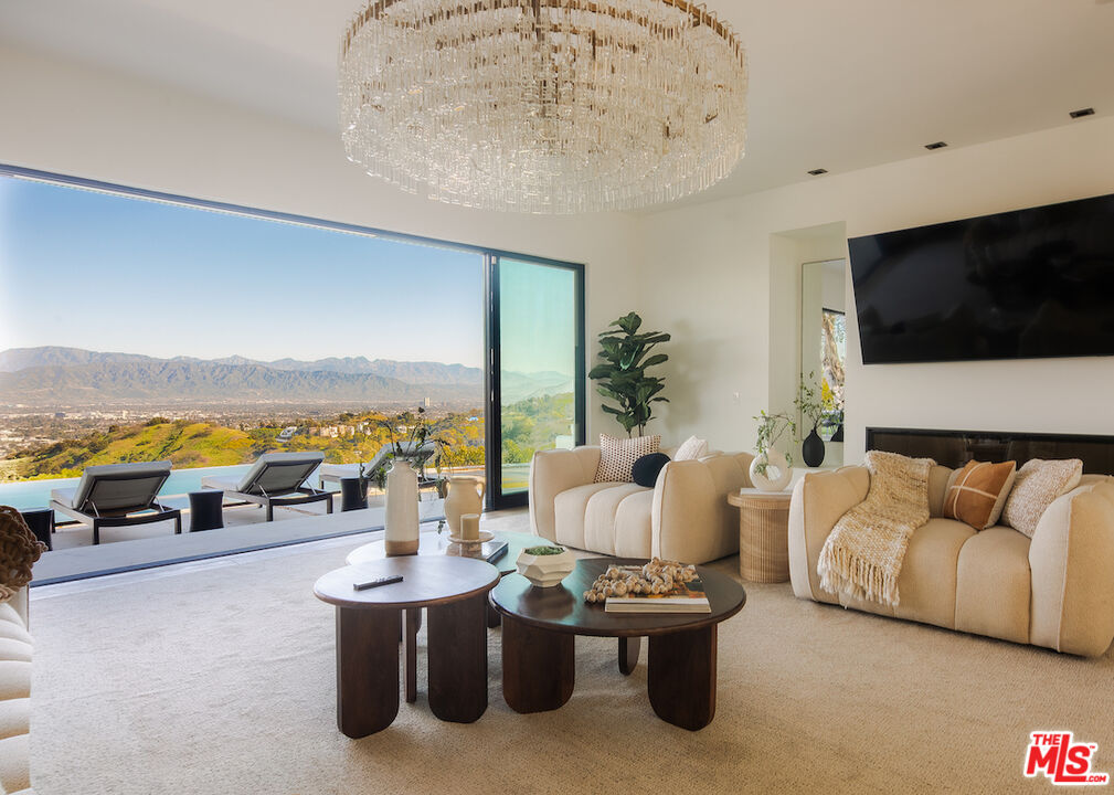 13331 Mulholland Dr, Beverly Hills