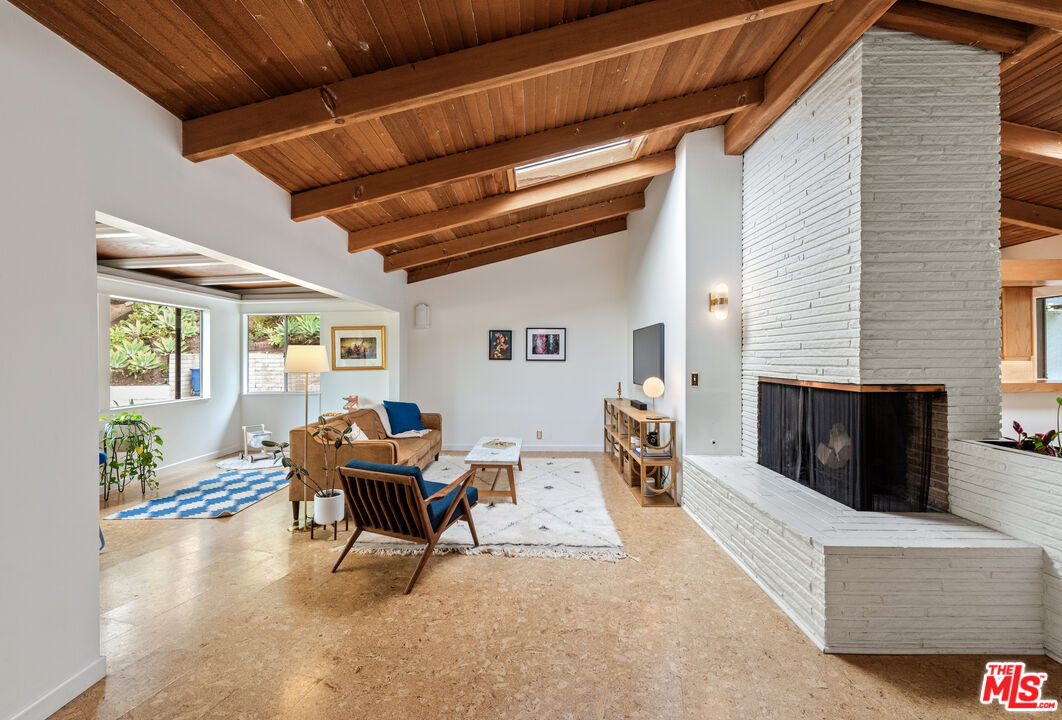 3858 Roble Vista Dr, Los Feliz