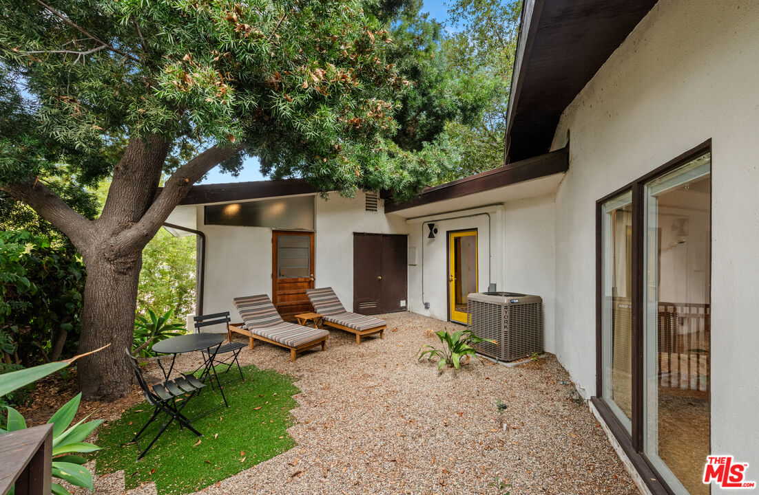 3858 Roble Vista Dr, Los Feliz