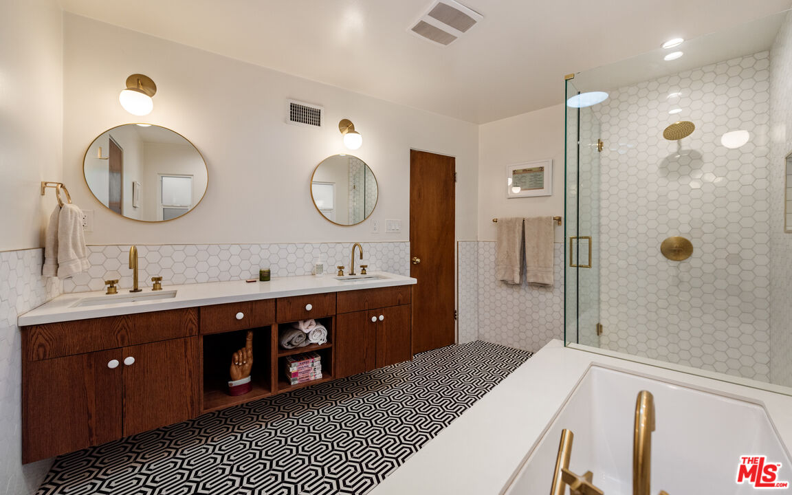 3858 Roble Vista Dr, Los Feliz