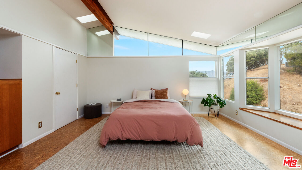 3858 Roble Vista Dr, Los Feliz