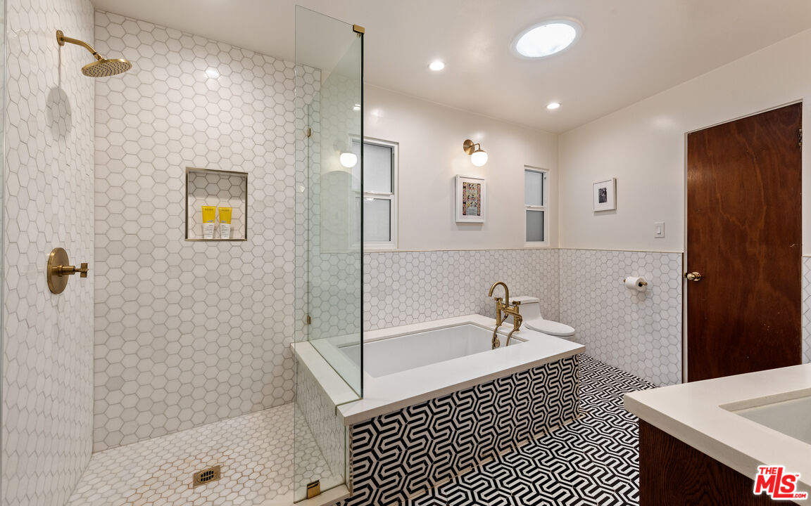 3858 Roble Vista Dr, Los Feliz