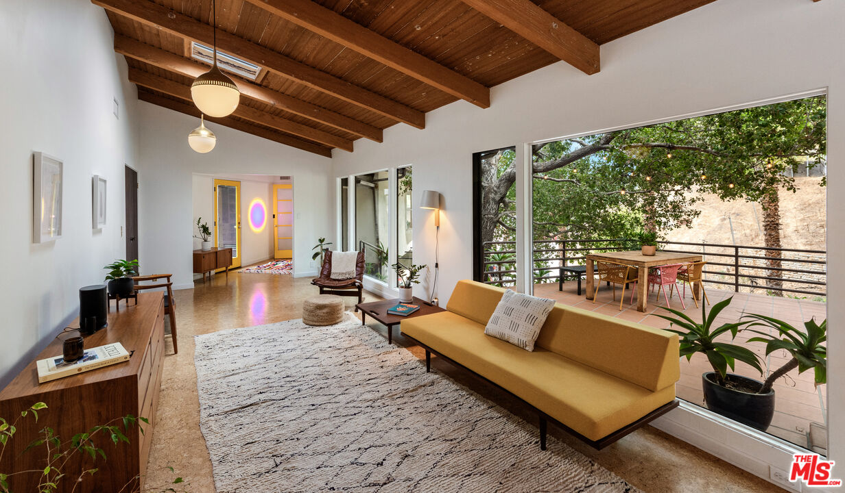 3858 Roble Vista Dr, Los Feliz