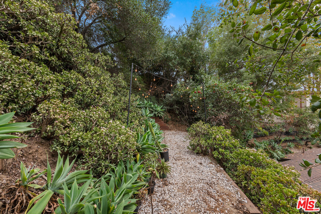 3858 Roble Vista Dr, Los Feliz