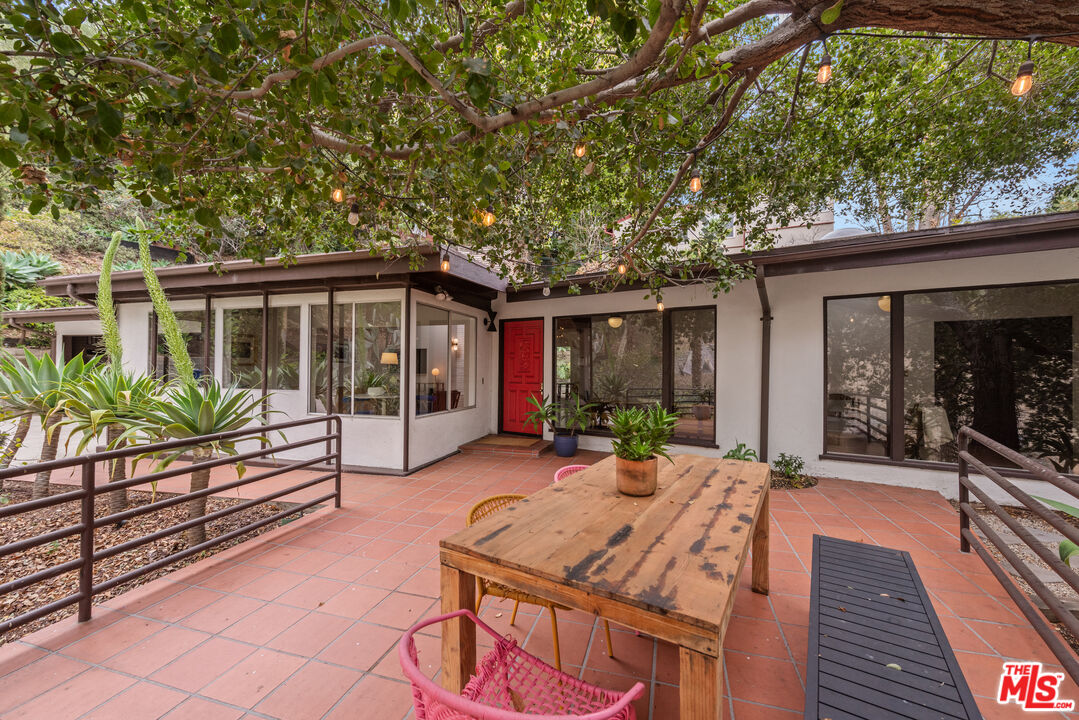 3858 Roble Vista Dr, Los Feliz