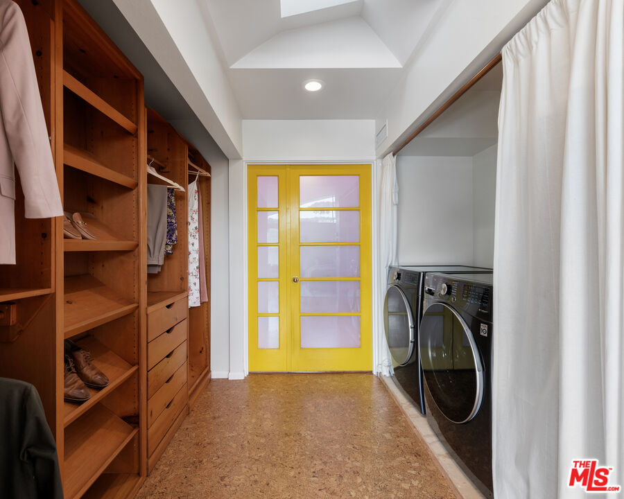 3858 Roble Vista Dr, Los Feliz