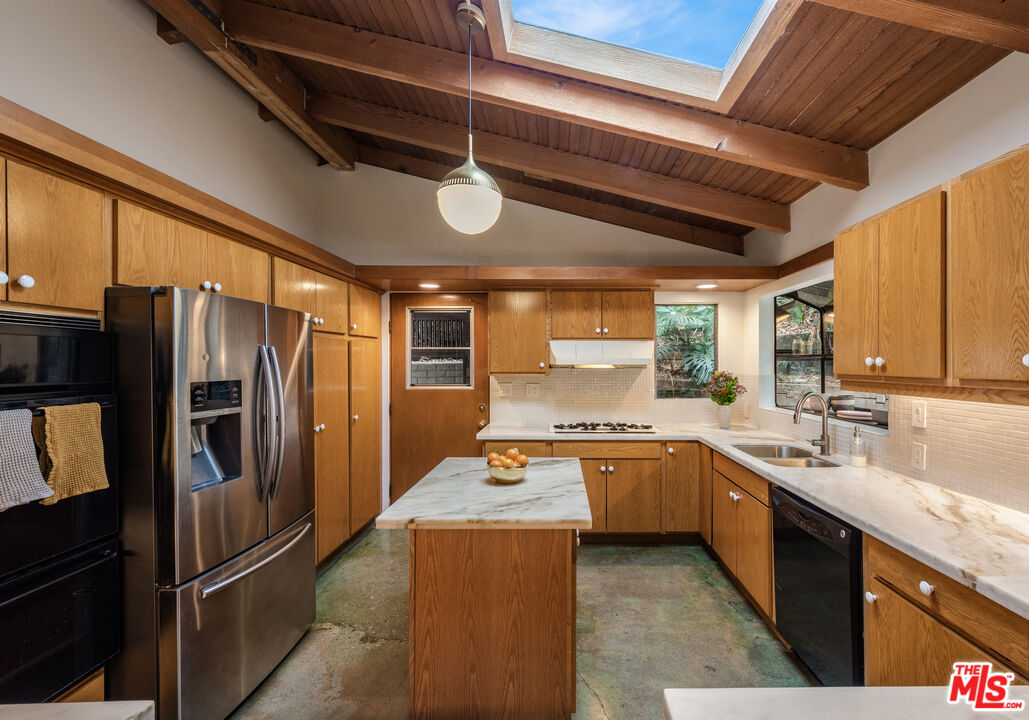 3858 Roble Vista Dr, Los Feliz