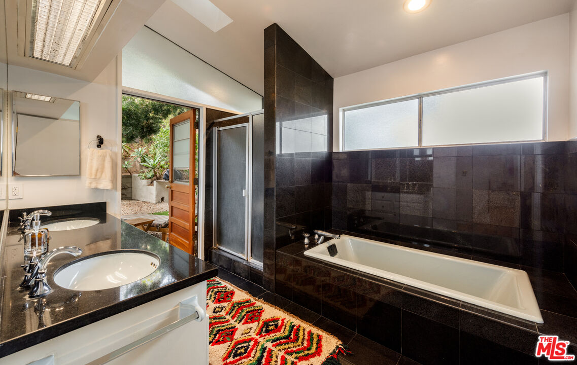 3858 Roble Vista Dr, Los Feliz