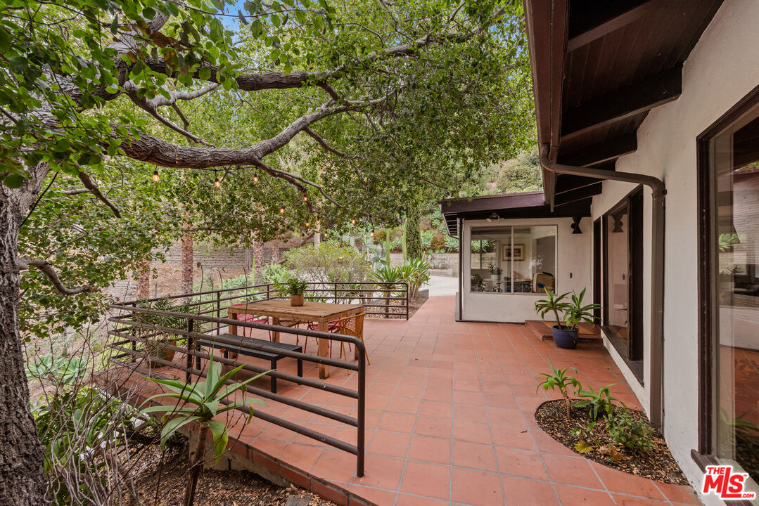 3858 Roble Vista Dr, Los Feliz