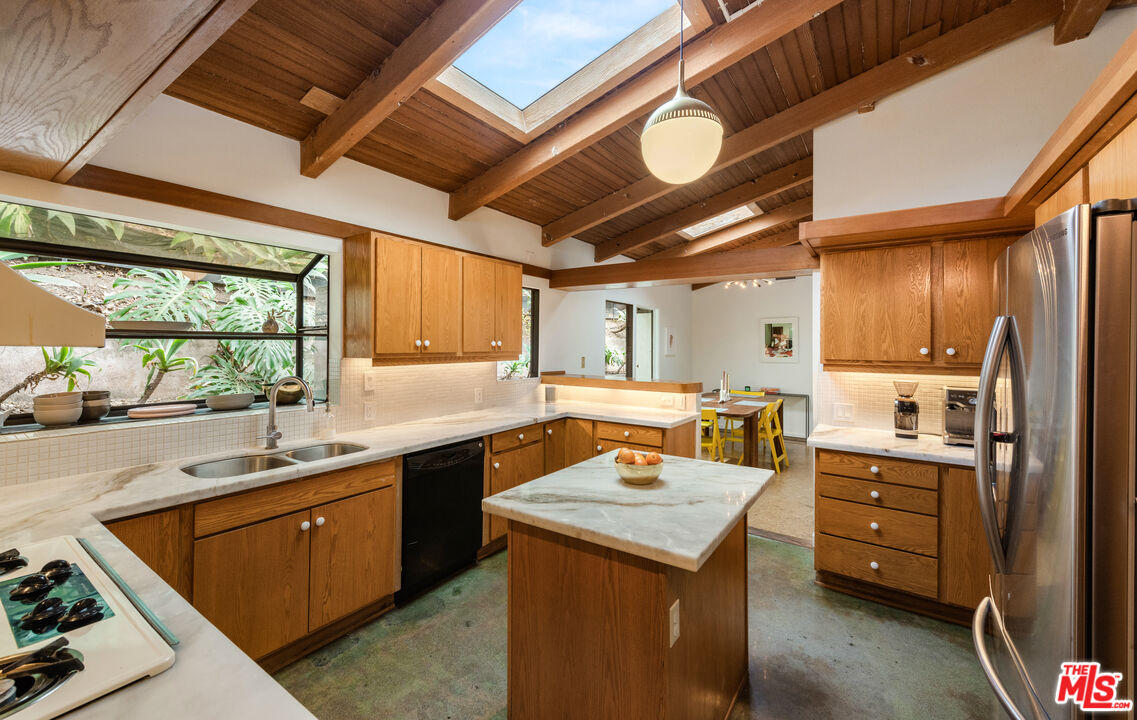 3858 Roble Vista Dr, Los Feliz