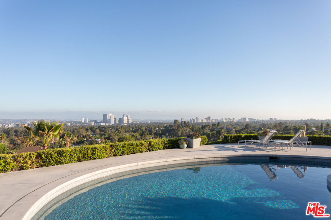 1230 Shadow Hill Way, Beverly Hills