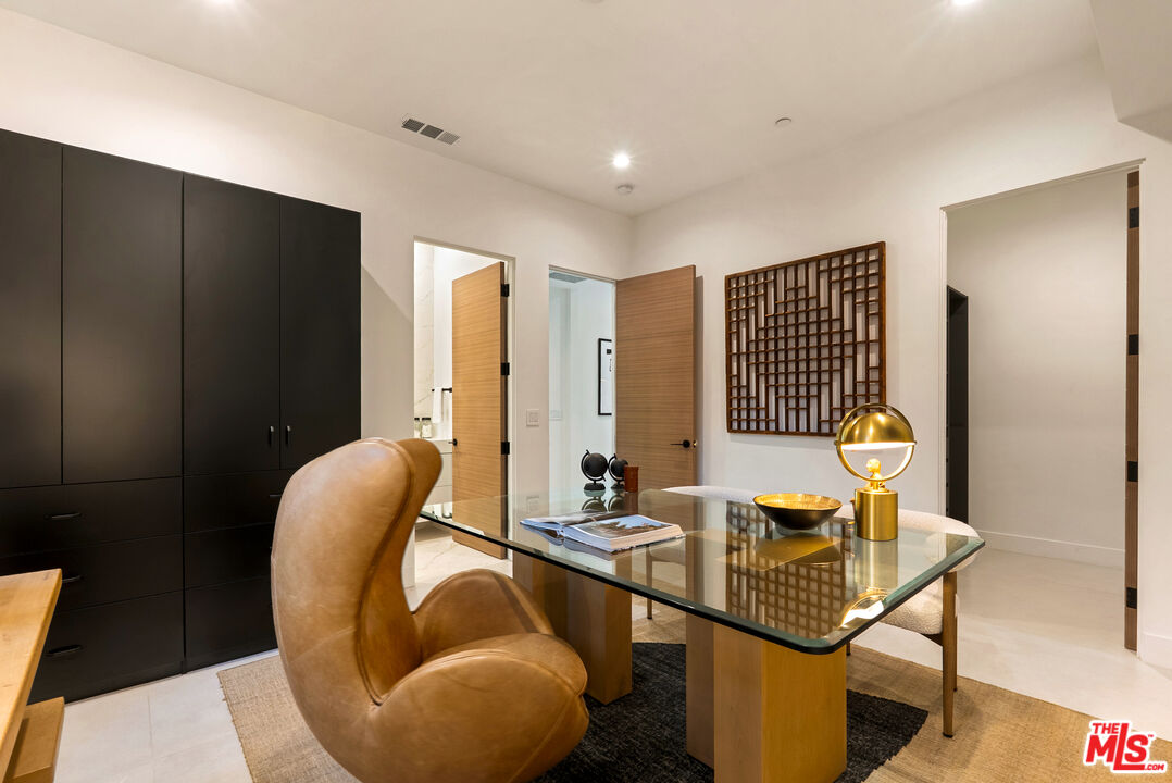 5186 Gloria Ave, Encino