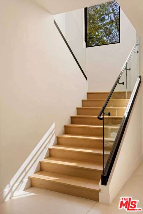 5186 Gloria Ave, Encino